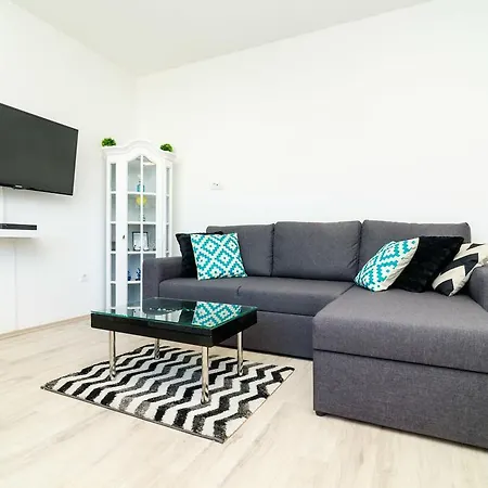 Rea Apartment *